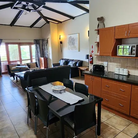 Da Gama Lake Cottages - Coral Tree And Cormorant Cottages White River Room photo