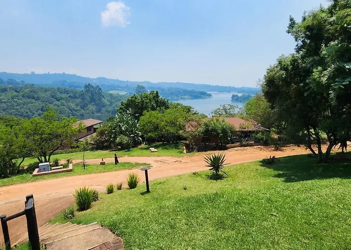 Da Gama Lake Cottages - Coral Tree And Cormorant Cottages