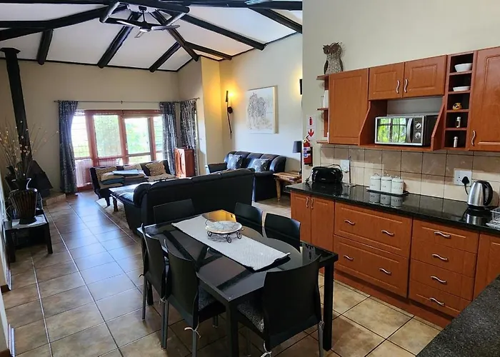 Da Gama Lake Cottages - Coral Tree And Cormorant Cottages
