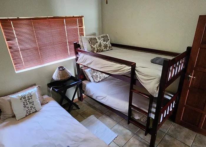 Da Gama Lake Cottages - Coral Tree And Cormorant Cottages